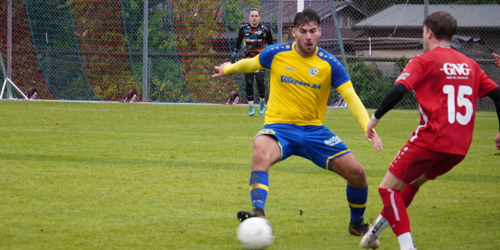 Ein Eigentor von Raoul Marino (links) brachte Au-Berneck früh auf die Verliererstrasse.  (Archivbild)