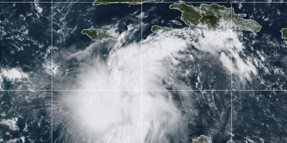 HANDOUT - Dieses Satellitenbild der National Oceanic and Atmospheric Administration zeigt Tropensturm Ian über der zentralen Karibik. Foto: Uncredited/NOAA/AP/dpa - ACHTUNG: Nur zur redaktionellen Verwendung und nur mit vollständiger Nennung des v...