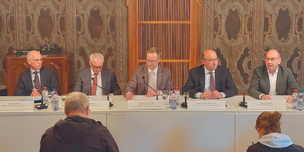 (v.l.) Roland Dähler, regierender Landammann AI, Dölf Biasotto, Regierungsrat AR, Walter Schönholzer, Regierungsrat TG, Beat Tinner, Regierungsrat SG, Kaspar Becker, Landesstatthalter GL.
