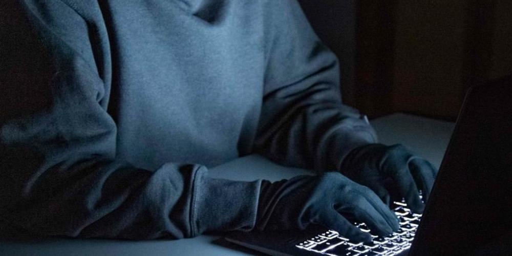 Das Kreisgericht St. Gallen beschäftigte sich mit einem Cybercrime-Delikt. Es verurteilte einen IT-Mitarbeiter, der sich als Polizist ausgegeben haben soll. (Symbolbild)