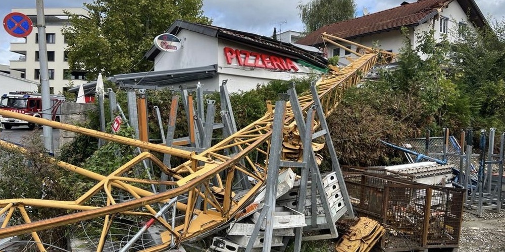 Ein Glück, dass niemand durch den stürzenden Kran verletzt wurde