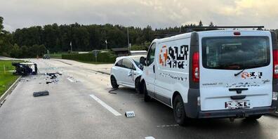 Ein 65-jähriger Lenker eines Motorkarrens ist am Dienstagmorgen bei einer Kollision in Bachenbülach ZH schwer verletzt worden.