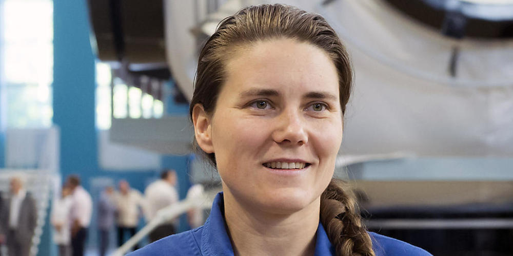 Die russische Kosmonautin Anna Kikina wartet mit den Kollegen auf den Flug zur Internationalen Raumstation ISS. Der Hurrikan "Ian" hat den Fahrplan durcheinander gewirbelt. (Archivbild)