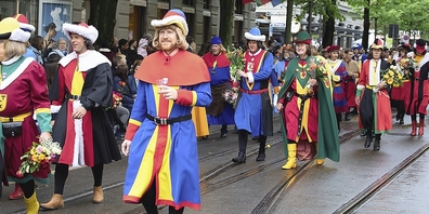 Die Zunft zur Meisen macht den ersten Schritt hin zu einer Öffnung des Sechseläutens auch für Frauen.