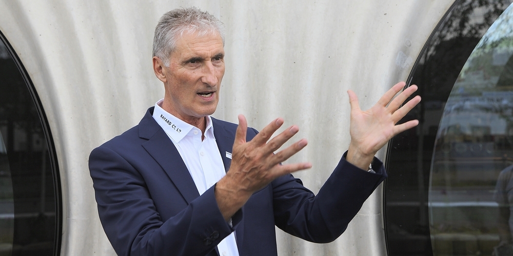 «Jetzt geht es darum, das neue Stadion als Multifunktionshalle optimal zu nutzen», sagt Peter Zahner vor der charakteristischen Hallenfassade. Ihm geht die Arbeit also auch nach der Eröffnung am 18. Oktober nicht so schnell aus.