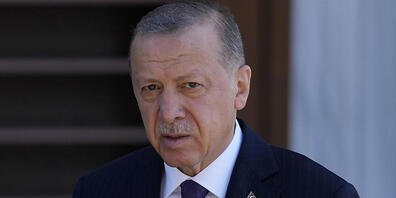 Recep Tayyip Erdogan, Staatspräsident der Türkei, will mit dem russischen Präsidenten Wladimir Putin über die Scheinreferenden in den russisch besetzten Gebieten in der Ukraine sprechen. Foto: Khalil Hamra/AP/dpa
