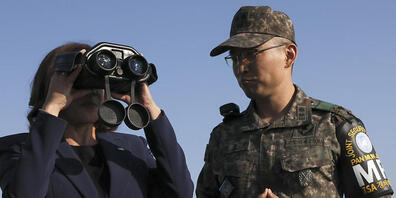 US-Vizepräsidentin Kamala Harris hat die entmilitarisierte Zone  besucht, die die beiden Koreas trennt. Foto: Leah Millis/Pool Reuters/AP/dpa