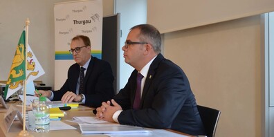 Regierungsrat Urs Martin und Urs Meierhans, Chef der Finanzverwaltung, präsentieren das Budget 2023.