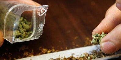 ARCHIV - In den Niederlanden wird der Verkauf und Konsum von sogenannten weichen Drogen wie Cannabis geduldet. Foto: picture alliance / dpa