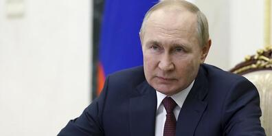 Das von der staatlichen russischen Nachrichtenagentur Sputnik via AP veröffentlichte Bild zeigt Russlands Präsidenten Wladimir Putin bei einer Sitzung des nationalen Sicherheitsrates. Foto: Gavriil Grigorov/Pool Sputnik Kremlin/AP/dpa