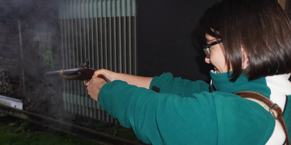 Matchschützin Eyelyn Senn scheint hier in den Boden zu schiessen. 