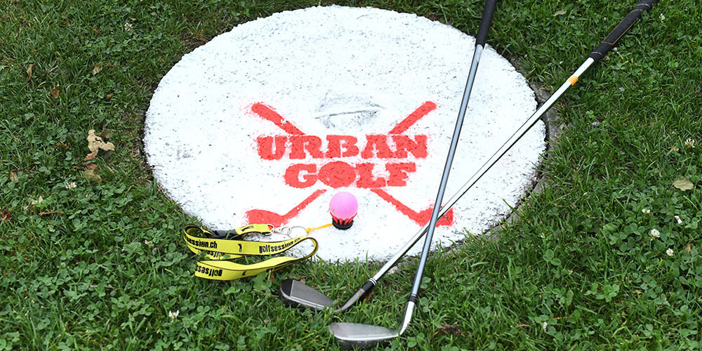 Urban Golf ist eine Variante des klassischen Golfs. Gespielt wird jedoch nicht auf Golfplätzen, sondern an allen möglichen Orten, die ein Spiel zulassen. 