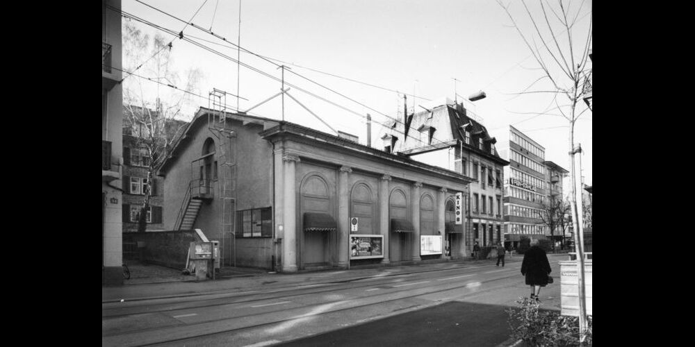  Ein Foto des einstigen Cinema Seefeld aus dem Jahr 1984: Damals wurde es unter dem Namen «Kino 8» betrieben.