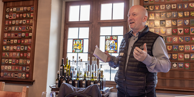 Präsident Andreas Stössel eröffnet den Anlass in den Gaststuben zum Schlössli in der St.Galler Altstadt.