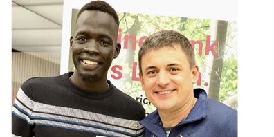 Dominic Lobalu mit Dave Mathis, Präsident Gossauer Weihnachtslauf