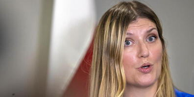 ARCHIV - Beatrice Fihn spricht während einer Pressekonferenz nach einem Treffen mit der belarussischen Oppositionsführerin Tichanowskaja. Foto: --/AP/dpa