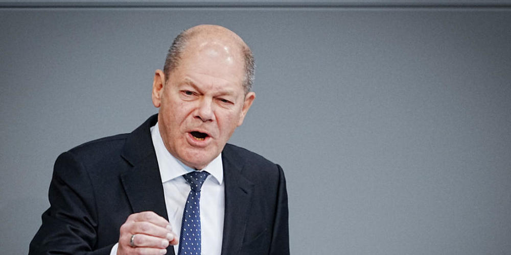 Bundeskanzler Olaf Scholz (SPD) im Bundestag in der Generaldebatte der Haushaltswoche. Foto: Kay Nietfeld/dpa
