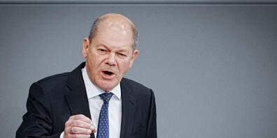 Bundeskanzler Olaf Scholz (SPD) im Bundestag in der Generaldebatte der Haushaltswoche. Foto: Kay Nietfeld/dpa