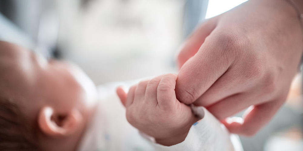 Eine US-Organisation hat zwei Babys, die von einer Leihmutter aus der Ostukraine ausgetragen und nach Kriegsbeginn in Russland geboren wurden, aus einem russischen Waisenhaus "gerettet". (Symbolbild)
