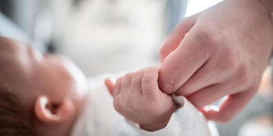 Eine US-Organisation hat zwei Babys, die von einer Leihmutter aus der Ostukraine ausgetragen und nach Kriegsbeginn in Russland geboren wurden, aus einem russischen Waisenhaus "gerettet". (Symbolbild)