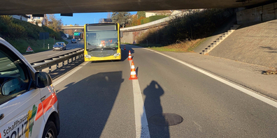 Ein 43-Jähriger fuhr mit einem Gelenkbus von Bargen in Richtung Stadtzentrum. 