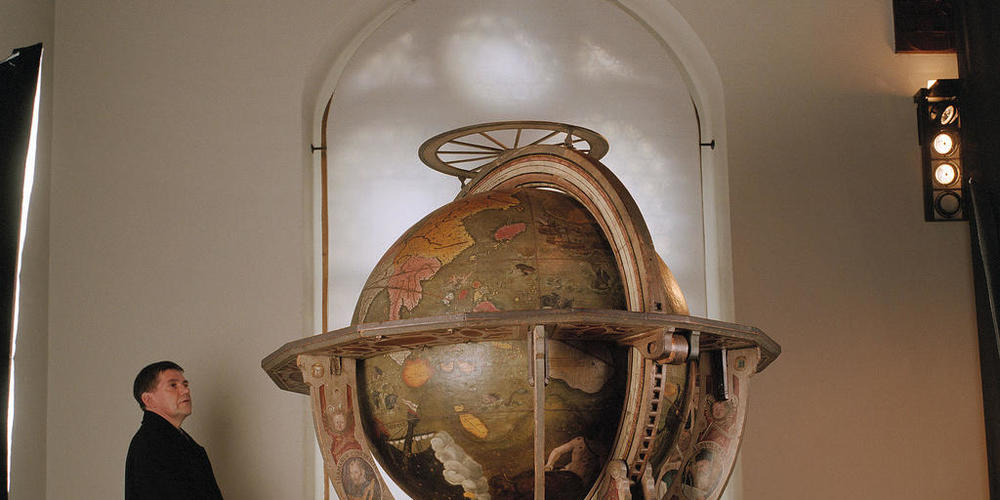 Der St. Galler Globus hat eine wechselvolle Geschichte. Heute steht das Original in Zürich und eine Replik in St. Gallen. Zudem ist das bedeutende kulturhistorische Objekt aus der frühen Neuzeit nun digital zu entdecken. (Archivbild)