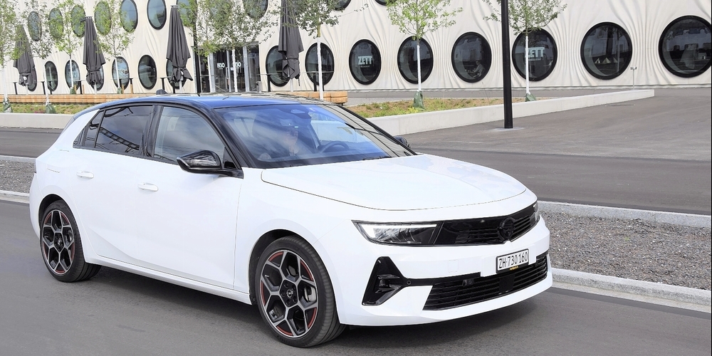 Der Astra gehört zur aussterbenden Rasse der Kompakten, ist aber eigentlich kein Kompakter mehr.