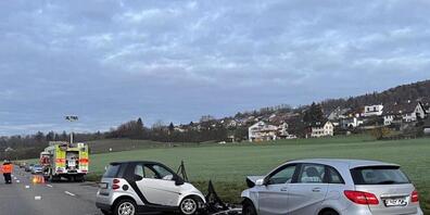 Bei einem Verkehrsunfall in Buchs sind am frühen Freitagmorgen zwei Personen schwer verletzt worden.