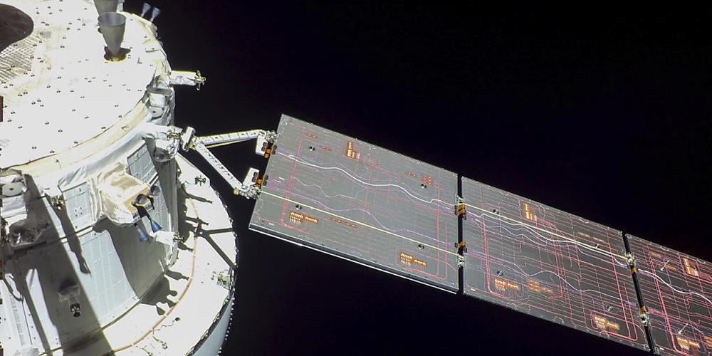 Rund zehn Tage nach dem Start ist die "Orion"-Kapsel der Nasa-Mondmission Artemis 1 in die Umlaufbahn des Mondes eingeschwenkt. Im Bild die "Orion"-Kapsel und die Erde. (Archivbild)