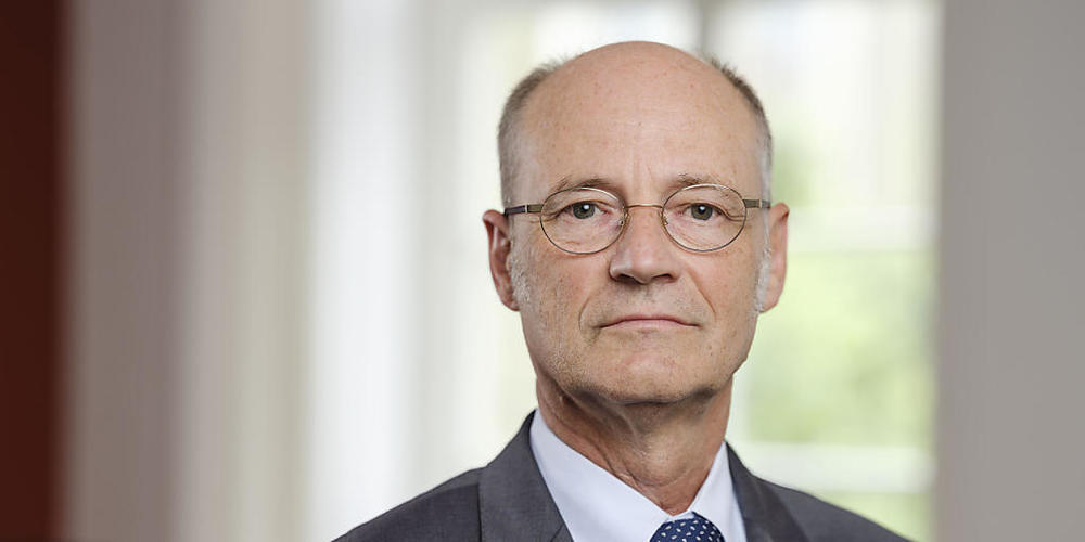 Bundesanwalt Stefan Blättler will mit härteren Bandagen gegen die Mafia kämpfen. "Wir müssen jetzt vorwärts machen", sagte er im Interview mit der "Schweiz am Wochenende". (Archivbild)