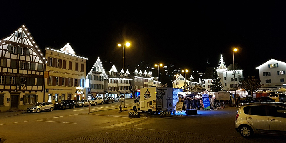 Schmerikon leuchtet in der Adventszeit, einfach etwas weniger lang und nicht überall.