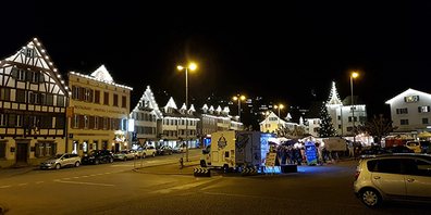 Schmerikon leuchtet in der Adventszeit, einfach etwas weniger lang und nicht überall.