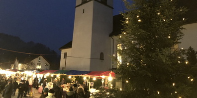 Adventsmarkt Goldingen bei der Kirche