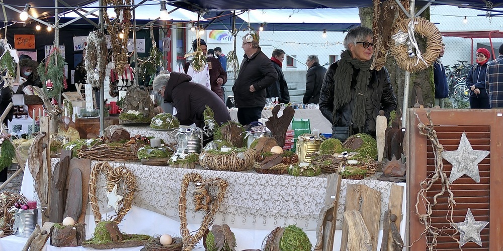 Auf dem Heerbrugger Adventsmarkt waren schöne und geschmackvolle selbstgemachte Dekorationsobjekte zu finden