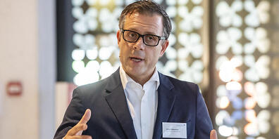 Nur wenige Kundinnen und Kunden der Credit Suisse (CS) hätten ihre Konten nach dem Geldabzug auch wirklich geschlossen. "Wir haben insgesamt 1 Prozent unserer Vermögensbasis verloren" sagte CS-Schweiz-Chef André Helfenstein im Interview mit der "S...