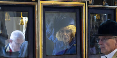 Königsgemahlin Camilla, Mitglied der Adelsfamilie von Großbritannien, trifft am im Buckingham Palace ein. Foto: Kin Cheung/AP Pool/dpa