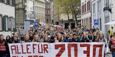 Organisiert vom Klimastreik Basel fand am 5. November 2022 in Basel eine Kundgebung für die Klimagerechtigkeitsinitiative statt. Nun nahm die Basler Stimmbevölkerung den Gegenvorschlag mit Zieljahr 2037 an.