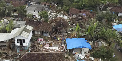 Das Erdbeben hat in Cianjur Verwüstung hinterlassen. Noch immer geht die Suche nach Vermissten weiter. Foto: Achmad Ibrahim/AP/dpa