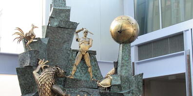 Die Automatenuhr «Le Defenser du temps» ("Der Verteidiger der Zeit") ist in der Werkschau «Humpty\Dumpty des in Berlin lebenden französischen Künstlers Cyprien Gaillard in der Kunststiftung "Lafayette Anticipations" zu sehen. Bis zum 8. Januar 202...