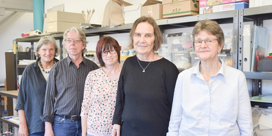 Claudia Trutmann (v.r), Theres Suter, Martina Renold Langhard, Alois Schmidlin und Susanne Bäcker unterstützen Besucherinnen und Besucher gerne bei ihren Projekten. 