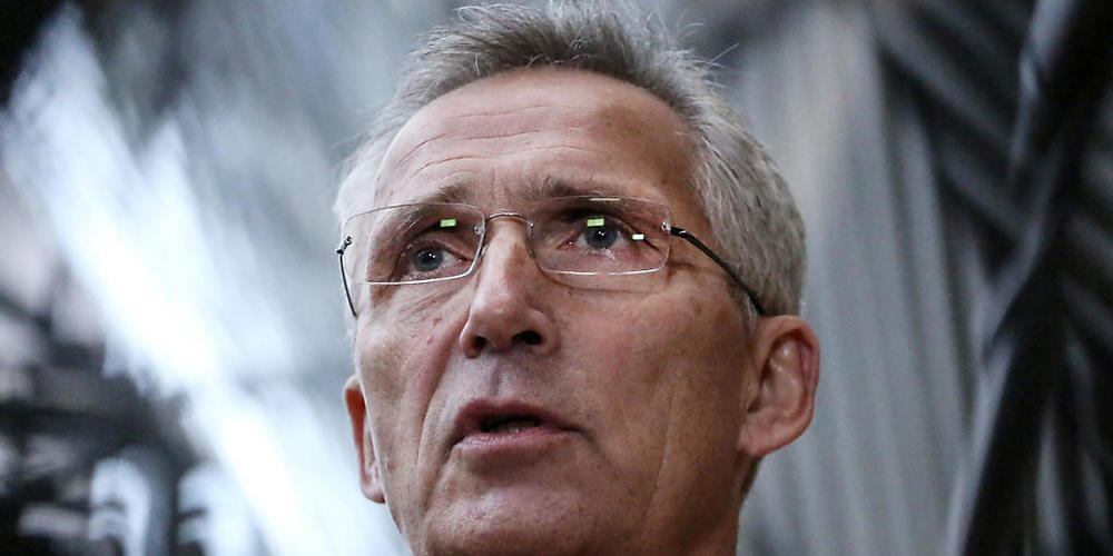 ARCHIV - Jens Stoltenberg, Generalsekretär der NATO, spricht bei der Ankunft zu den Medien, um an einem Treffen der EU-Verteidigungsminister teilzunehmen. Foto: Valeria Mongelli/ZUMA Press Wire/dpa