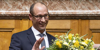 "Ich werde die gewählten Bundesräte auf Romanisch bekanntgeben", sagte der neue Nationalratspräsident und romanischsprachige Bündner Martin Candinas. Bereits in seiner zweiten Amtswoche eine Bundesratswahl zu leiten, bezeichnete er als Höhepunkt u...