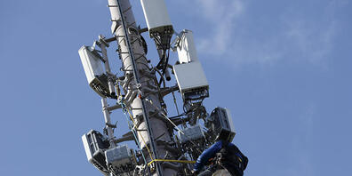 Erneut wurden die Mobilfunknetze von Swisscom und Sunrise von der Fachzeitschrift "Connect" mit dem Prädikat "überragend" ausgezeichnet. Salt rückt aber spürbar an die beiden anderen Telekom-Anbieter heran. (Archivbild)