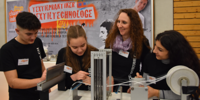 Hat mit «Chance Industrie Rheintal» viele Jugendliche von einer Berufslehre in der Region überzeugt: die abtretende Präsidentin Cornelia Grill (2.v.r.).