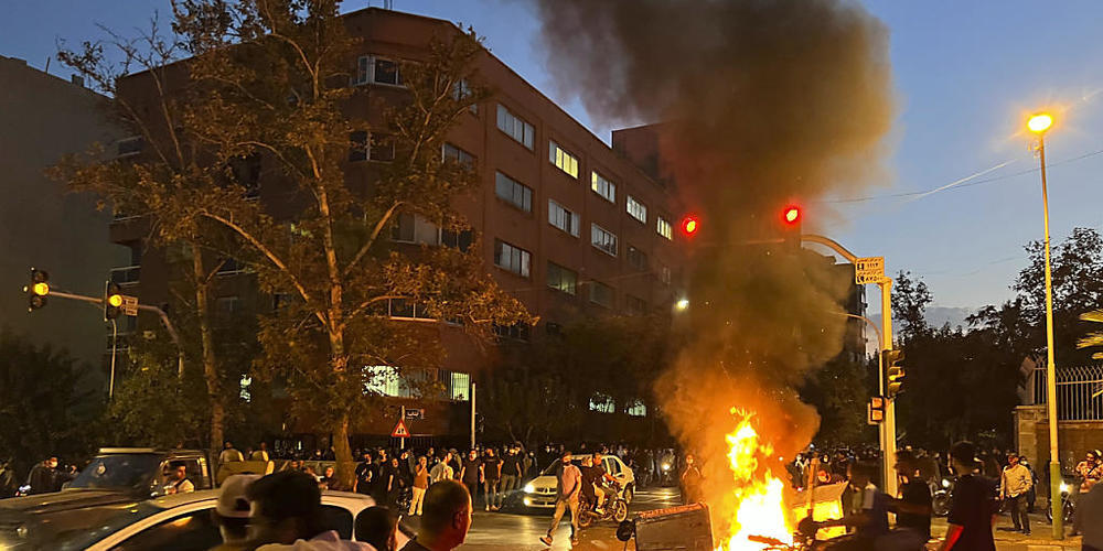 ARCHIV - Seit dem Tod der 22-jährigen Mahsa Amini, protestieren im Iran landesweit Menschen gegen das islamische Regime. Nun bezieht General Amir-Ali Hadschisadeh zum ersten Mal Stellung zu den Opferzahlen. Foto: Uncredited/AP/dpa