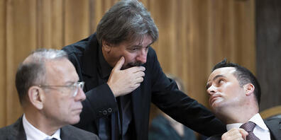 Der St. Galler SP-Ständerat Paul Rechsteiner (Mitte) hat an den vorgeschlagenen Varianten für Verbesserungen in der beruflichen Vorsorge (BVG) keine oder nur wenig Freude. Er bezeichnete die Senkung des Umwandlungsatzes ohne volle Kompensation für...