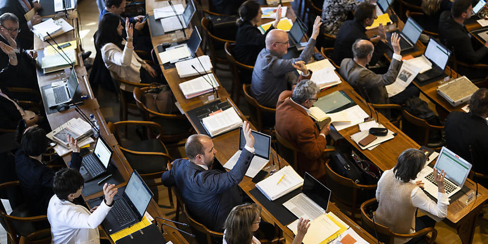 Der St. Galler Kantonsrat hat am Dienstag mit dem Budget eine Steuersenkung und die Erhöhung der Mittel für die Prämienverbilligung beschlossen. (Archivbild)