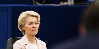 dpatopbilder - Ursula von der Leyen (CDU), Präsidentin der Europäischen Kommission sitzt während der Feierlichkeiten zum 70-jährigen Bestehen im Gebäude des Europäischen Parlaments. Foto: Philipp von Ditfurth/dpa