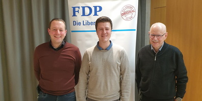 v.l.n.r.: Flurin Schmid, Präsident FDP Wattwil, Pascal Wiget, Schulratskandidat, Urs Bichler, abtretender Schulrat 