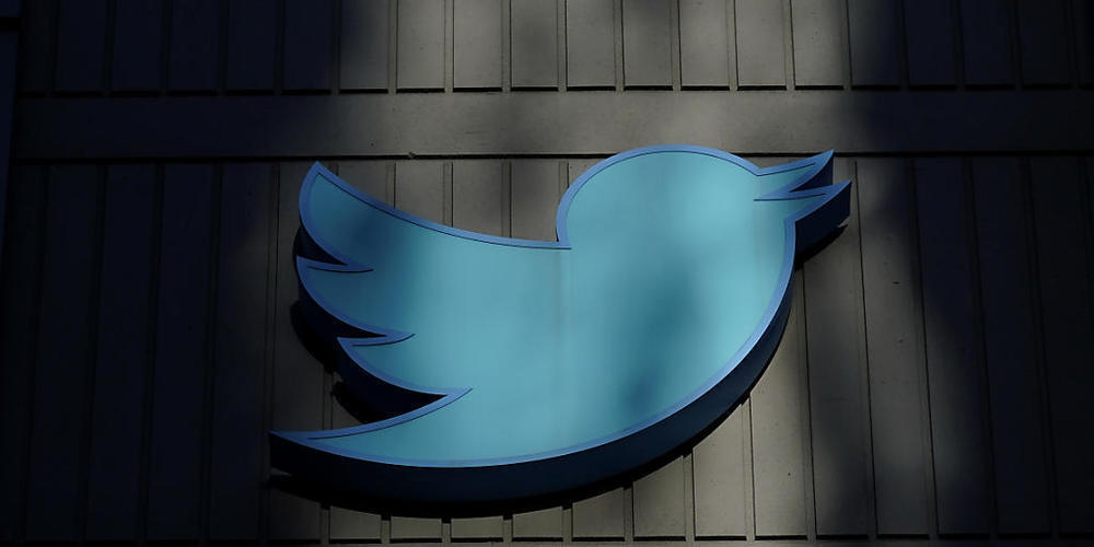 Twitter-Chef Elon Musk scheint sich nach seinen Verbalattacken gegen den iPhone-Hersteller Apple vorerst wieder beruhigt zu haben. Er habe ein "gutes Gespräch" mit Apple-Chef Tim Cook geführt, twitterte Musk am Mittwoch (Ortszeit). (Archivbild)